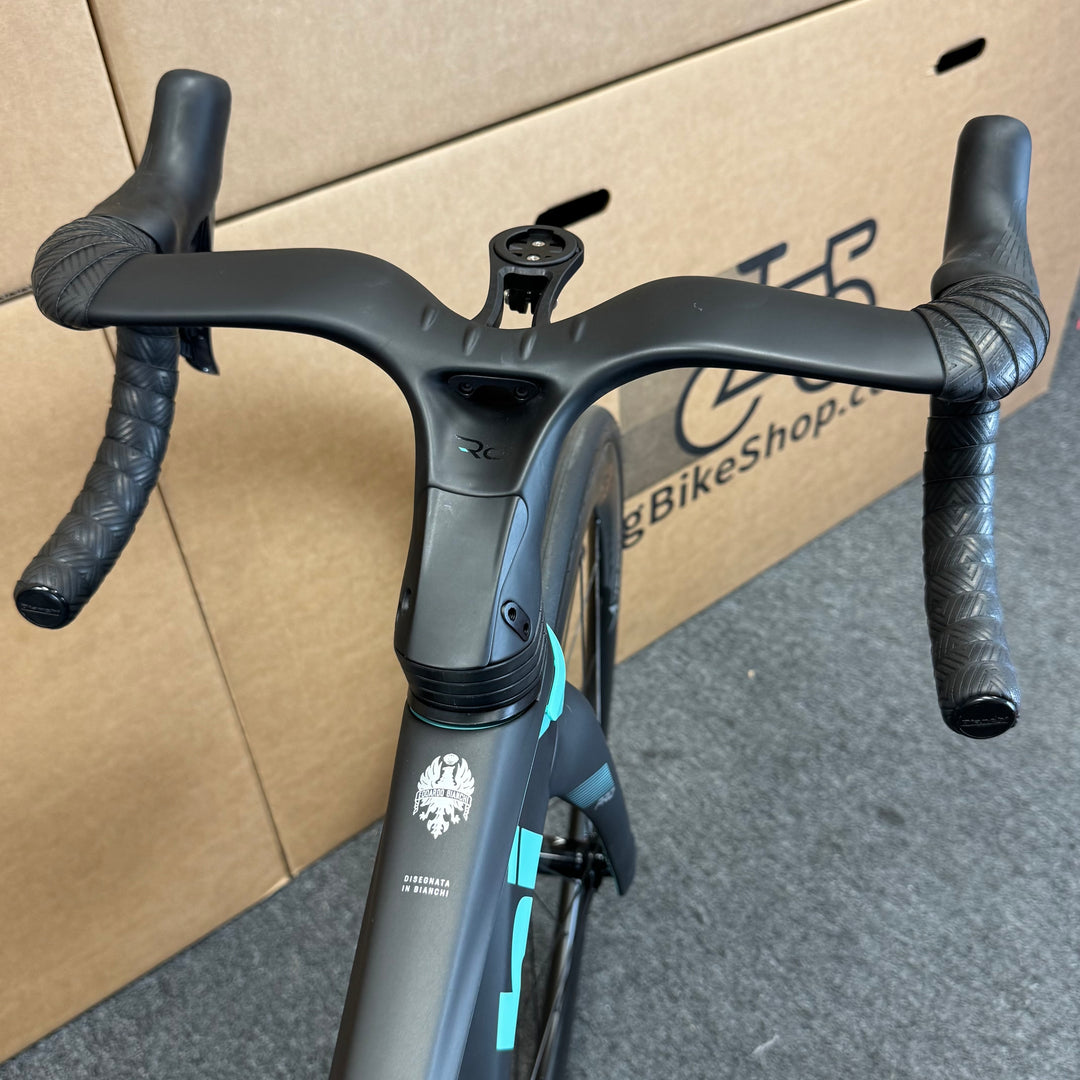 New Bianchi Oltre Pro, Ultegra Di2 12-Speed, Carbon Road Bike-2024, 47cm