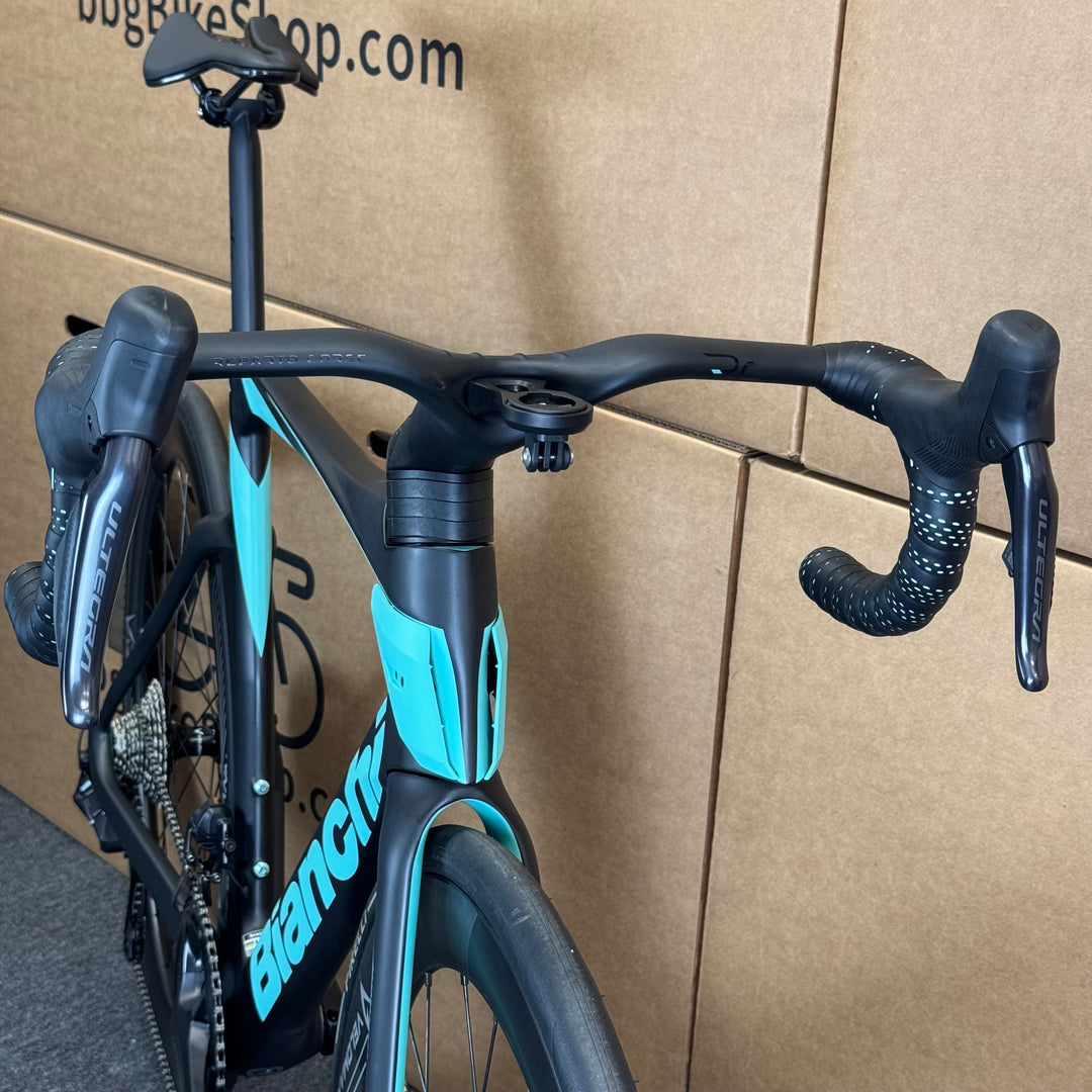 New Bianchi Oltre Pro, Ultegra Di2 12-Speed, Carbon Road Bike-2024, 55cm