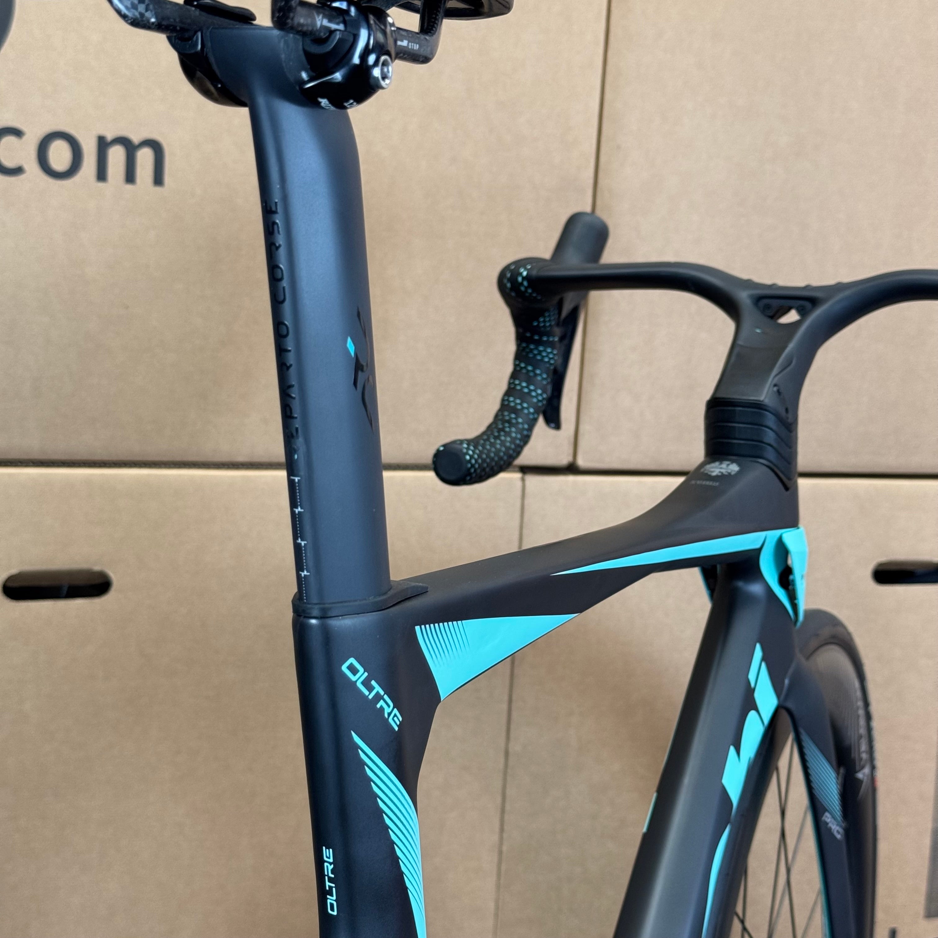 New Bianchi Oltre Pro, Ultegra Di2 12-Speed, Carbon Road Bike-2024