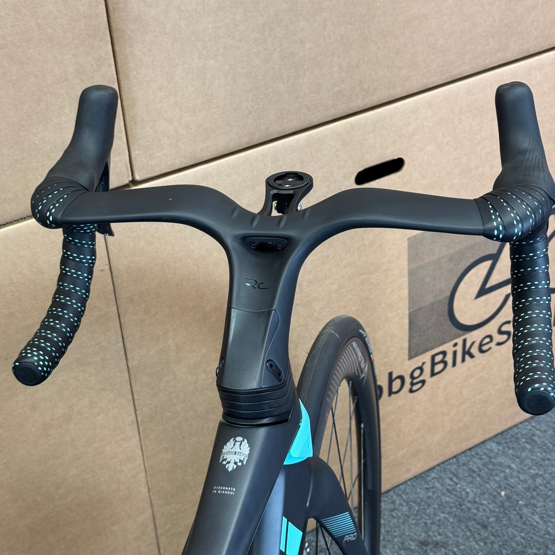 New Bianchi Oltre Pro, Ultegra Di2 12-Speed, Carbon Road Bike-2024, 55cm
