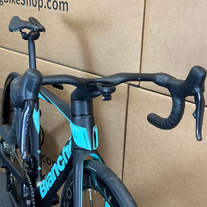 New Bianchi Oltre Pro, Ultegra Di2 12-Speed, Carbon Road Bike-2024, 47cm