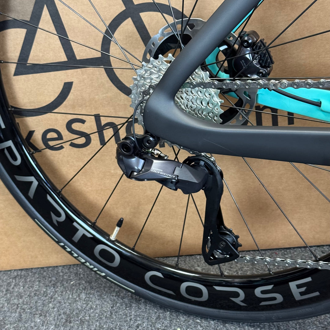 New Bianchi Oltre Pro, Ultegra Di2 12-Speed, Carbon Road Bike-2024, 47cm