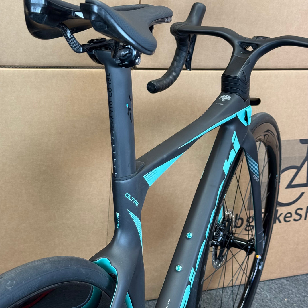 New Bianchi Oltre Pro, Ultegra Di2 12-Speed, Carbon Road Bike-2024, 47cm