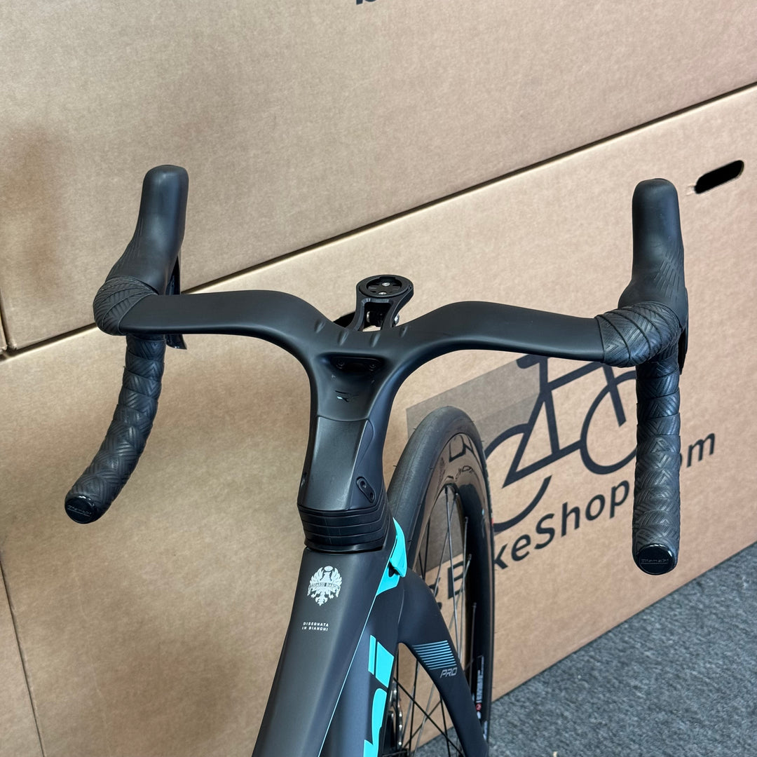 New Bianchi Oltre Pro, Ultegra Di2 12-Speed, Carbon Road Bike-2024, 47cm