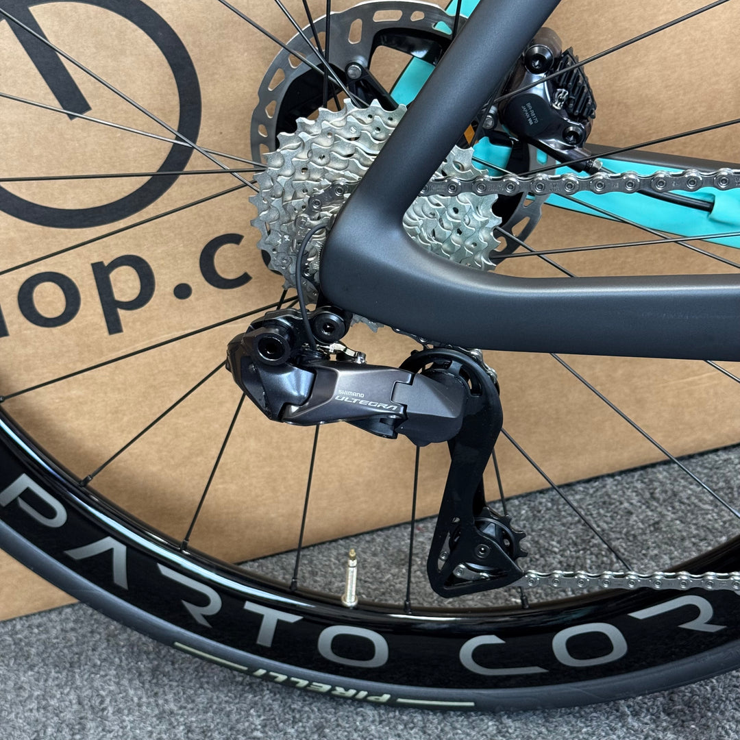 New Bianchi Oltre Pro, Ultegra Di2 12-Speed, Carbon Road Bike-2024, 55cm