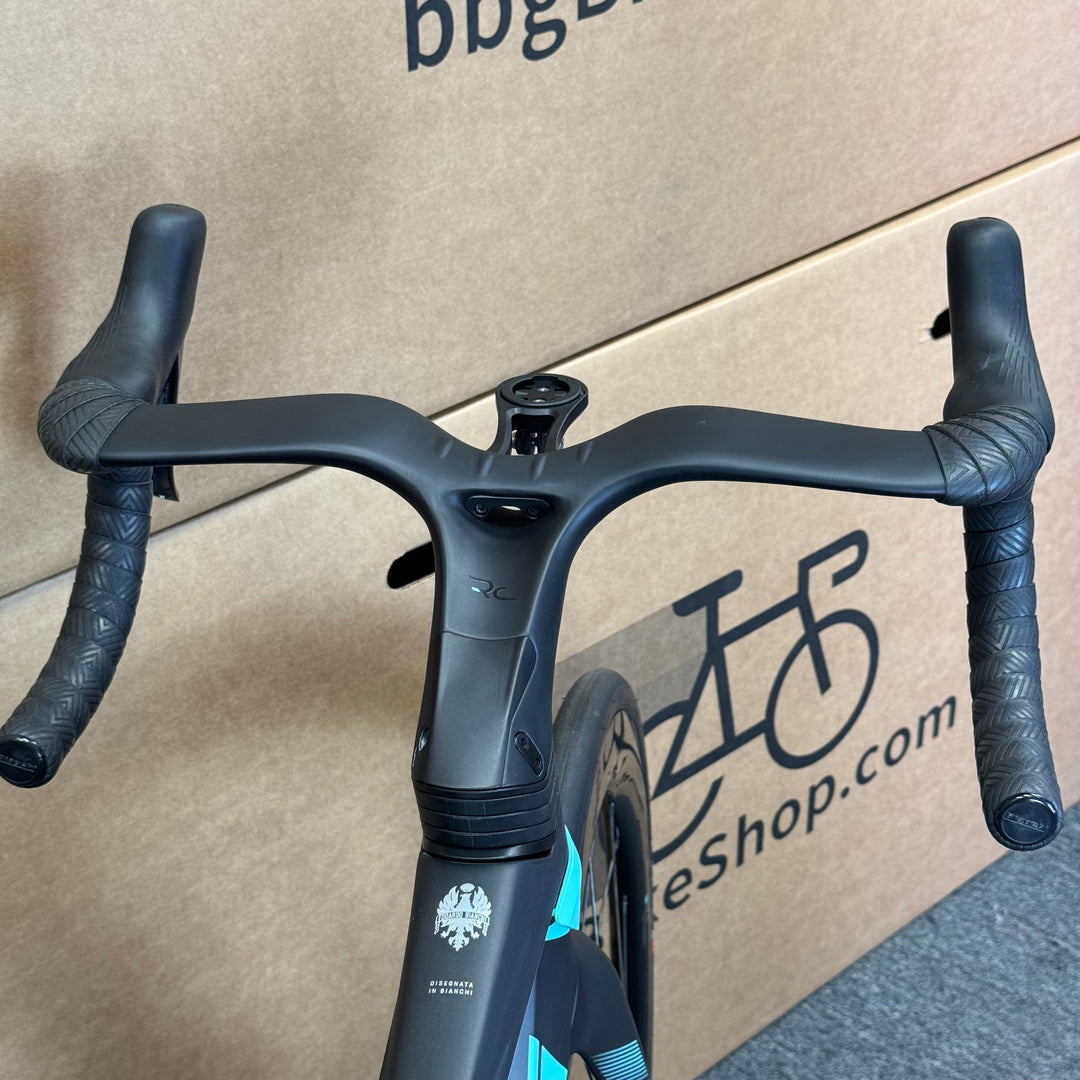 New Bianchi Oltre Pro, Ultegra Di2 12-Speed, Carbon Road Bike-2024, 55cm