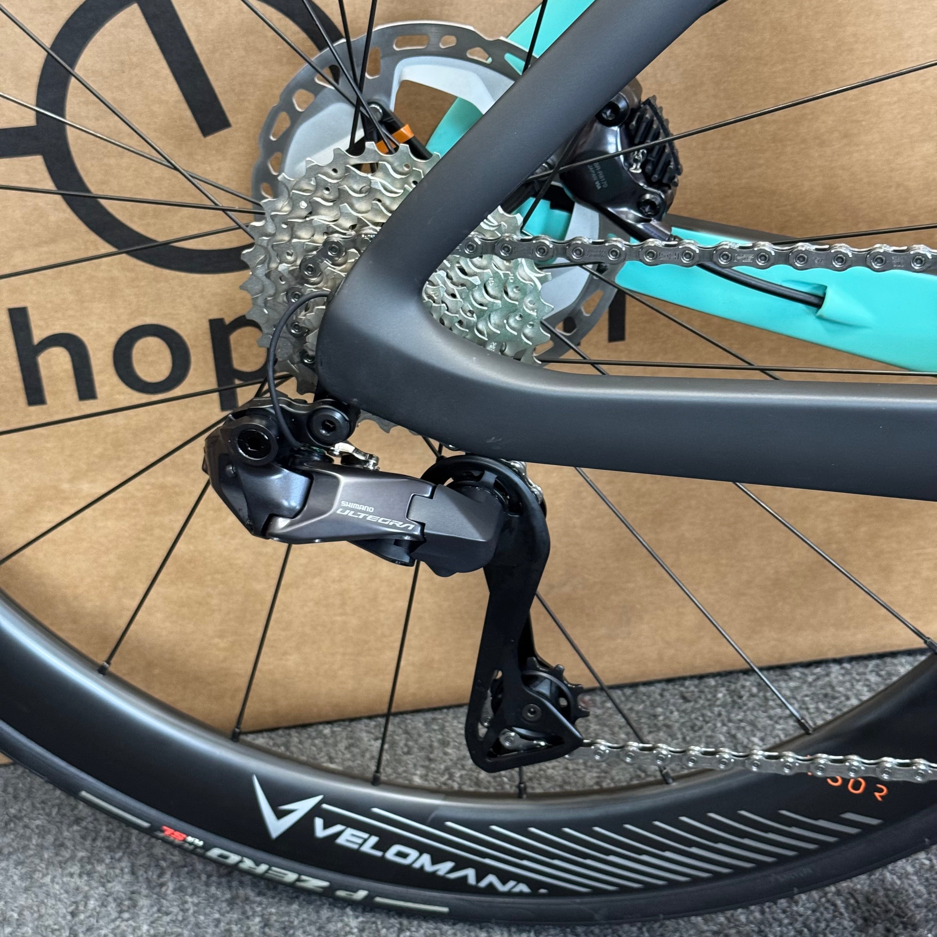 New Bianchi Oltre Pro, Ultegra Di2 12-Speed, Carbon Road Bike-2024