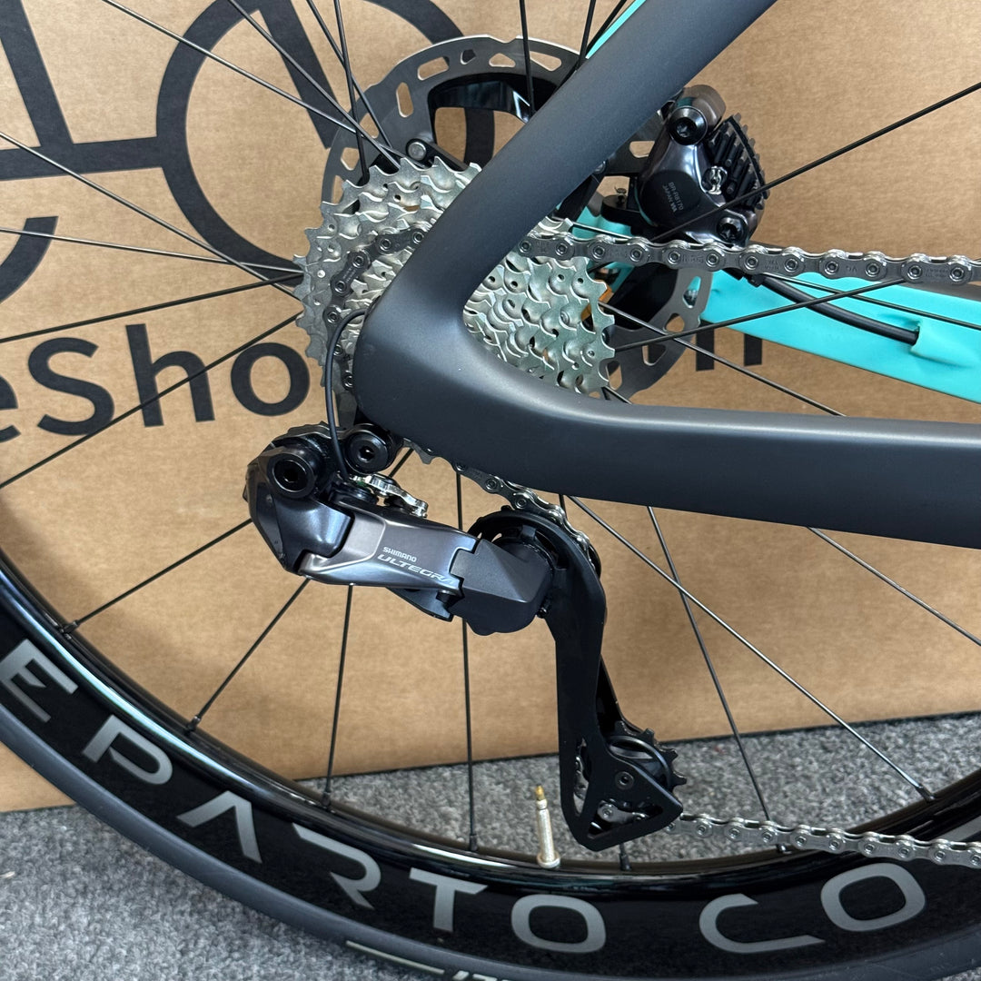 New Bianchi Oltre Pro, Ultegra Di2 12-Speed, Carbon Road Bike-2024, 50cm