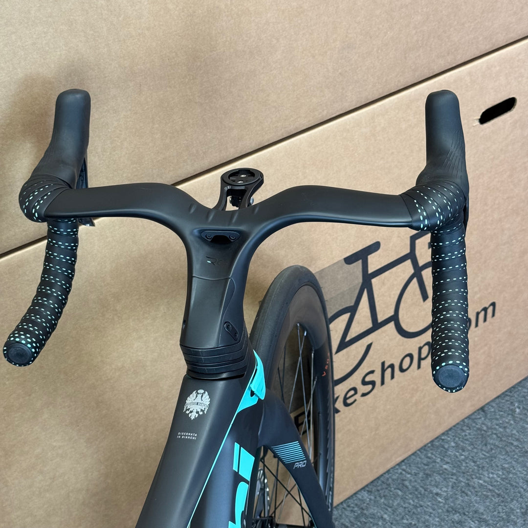 New Bianchi Oltre Pro, Ultegra Di2 12-Speed, Carbon Road Bike-2024, 50cm