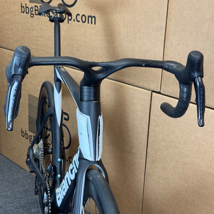 New Bianchi Oltre Pro, Ultegra Di2 12-Speed, Carbon Road Bike-2024, 59cm
