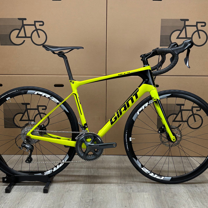 Used Giant Defy Advanced 2, Shimano Ultegra, Carbon Disc Road Bike, Medium