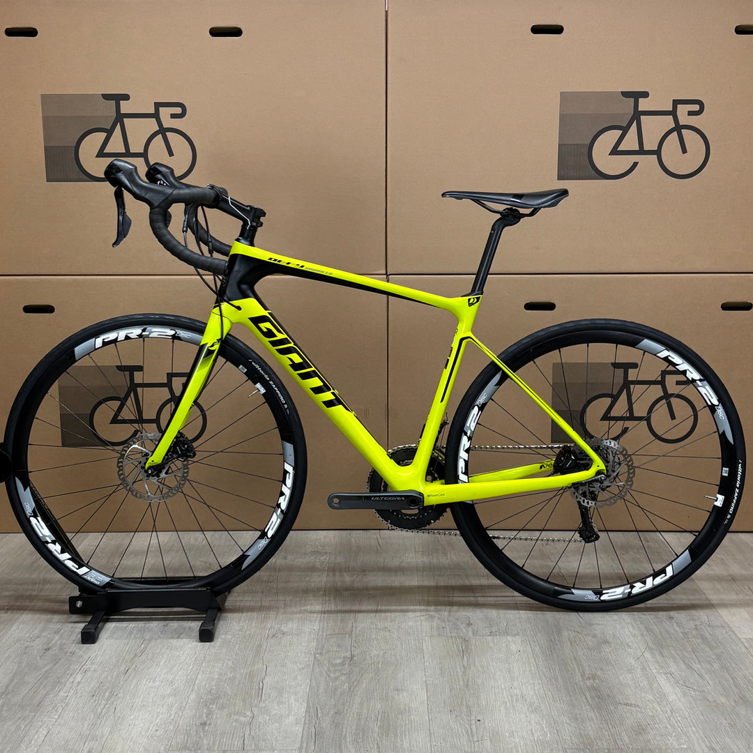 Used Giant Defy Advanced 2, Shimano Ultegra, Carbon Disc Road Bike, Medium