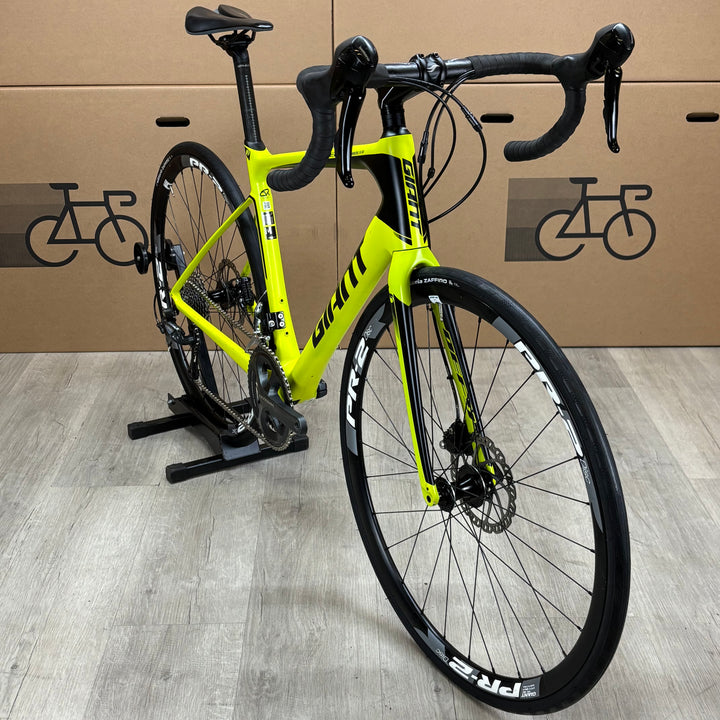 Used Giant Defy Advanced 2, Shimano Ultegra, Carbon Disc Road Bike, Medium