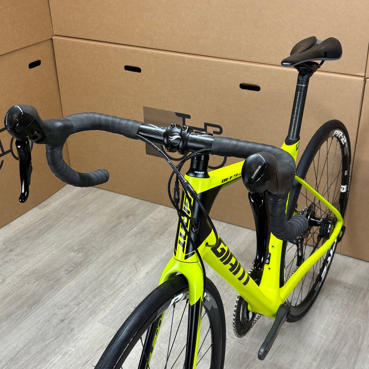 Used Giant Defy Advanced 2, Shimano Ultegra, Carbon Disc Road Bike, Medium