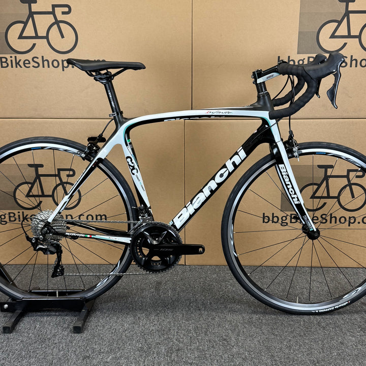 Used Bianchi Infinito, 11-speed Shimano 105, Carbon Fiber Road Bike, 55cm