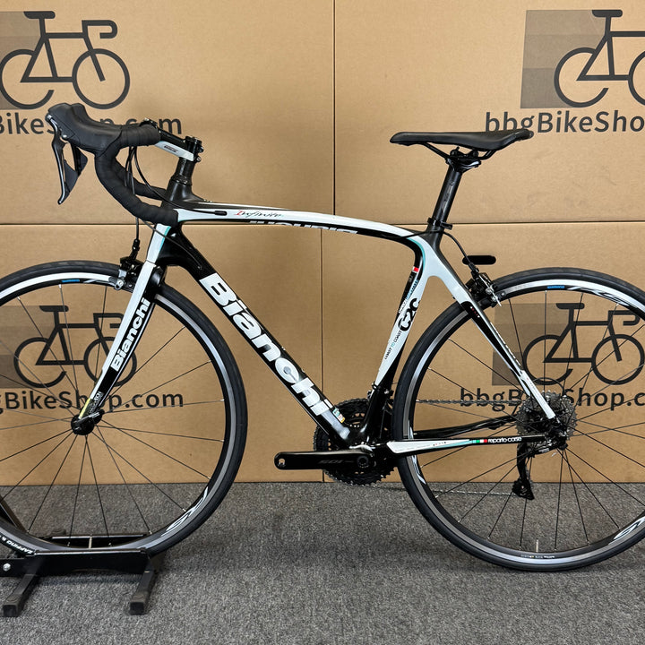 Used Bianchi Infinito, 11-speed Shimano 105, Carbon Fiber Road Bike, 55cm