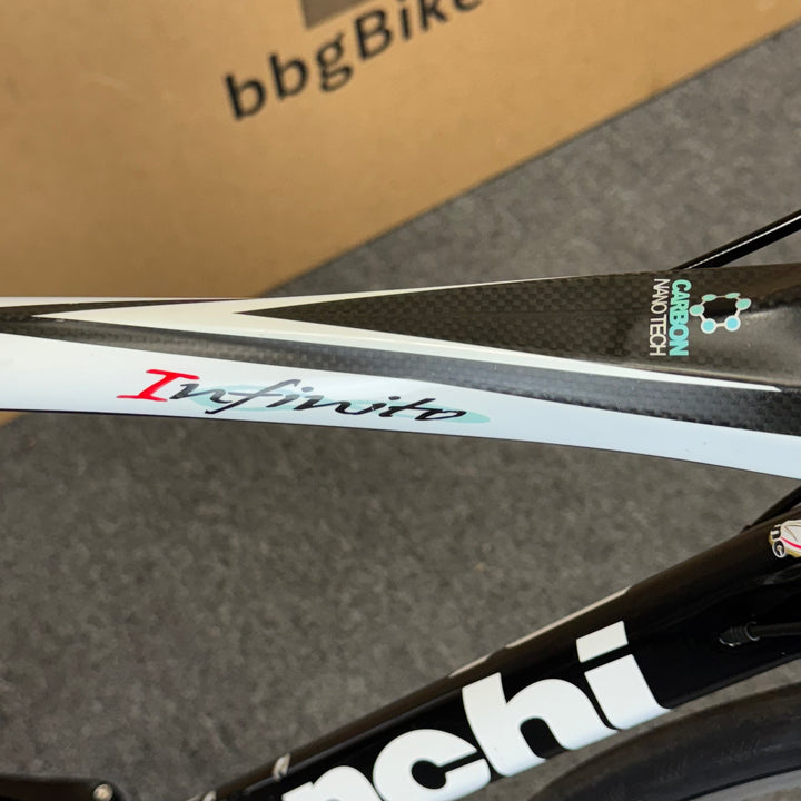 Used Bianchi Infinito, 11-speed Shimano 105, Carbon Fiber Road Bike, 55cm