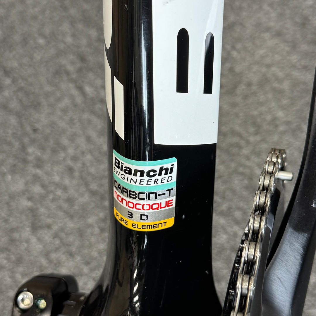 Used Bianchi Infinito, 11-speed Shimano 105, Carbon Fiber Road Bike, 55cm