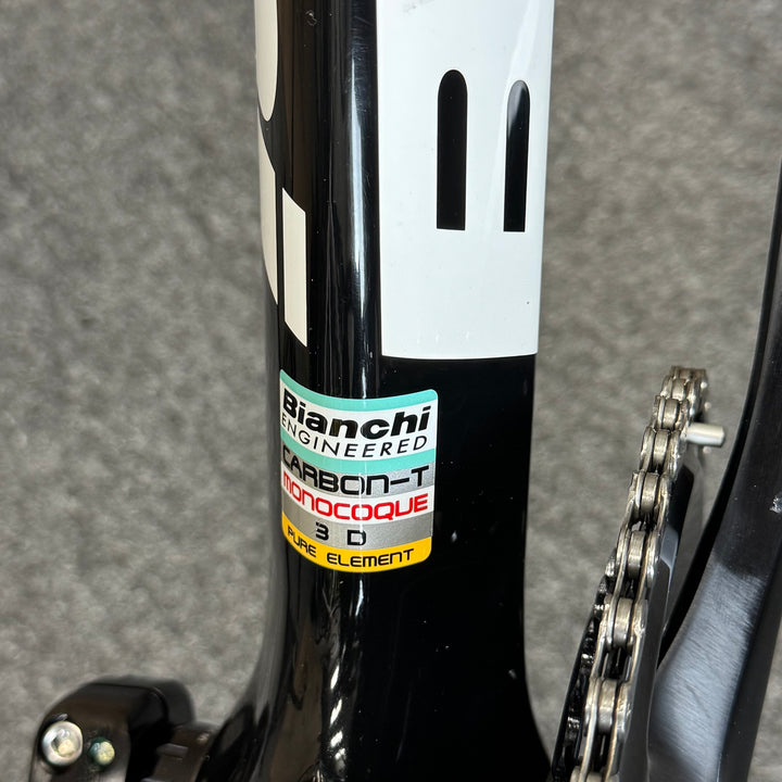 Used Bianchi Infinito, 11-speed Shimano 105, Carbon Fiber Road Bike, 55cm