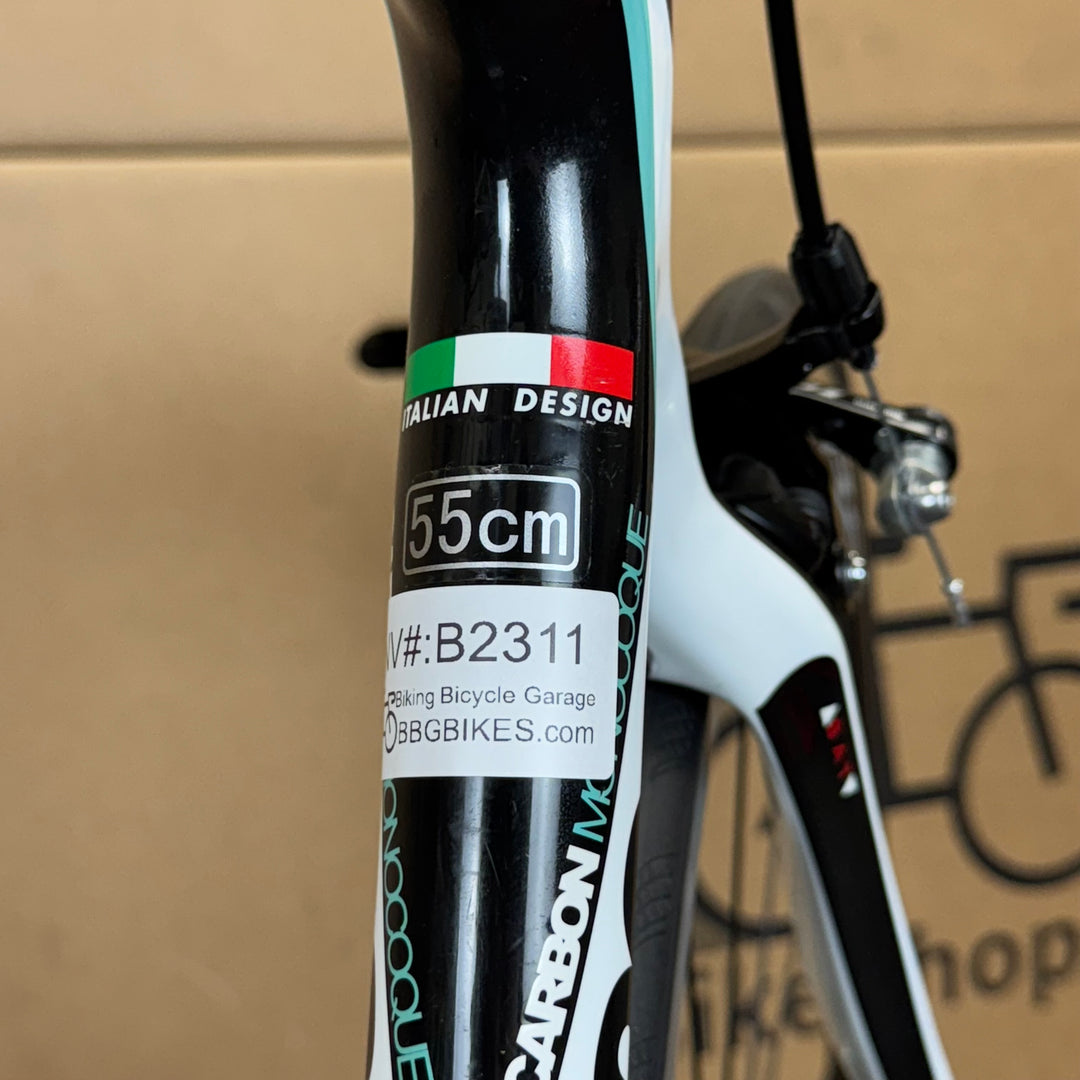 Used Bianchi Infinito, 11-speed Shimano 105, Carbon Fiber Road Bike, 55cm