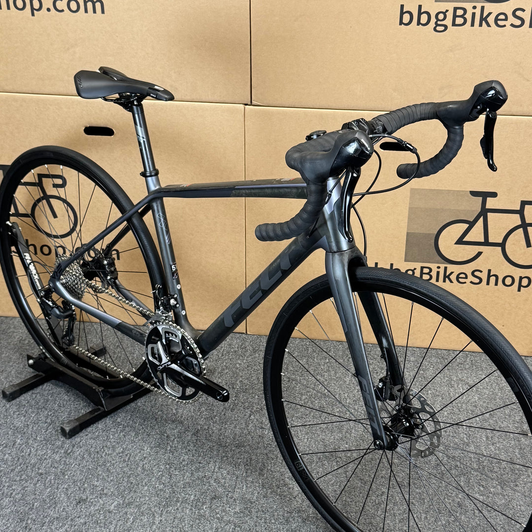 Used Felt VR5, Disc Carbon Fiber Road Bike, 11-speed Shimano 105, 51cm