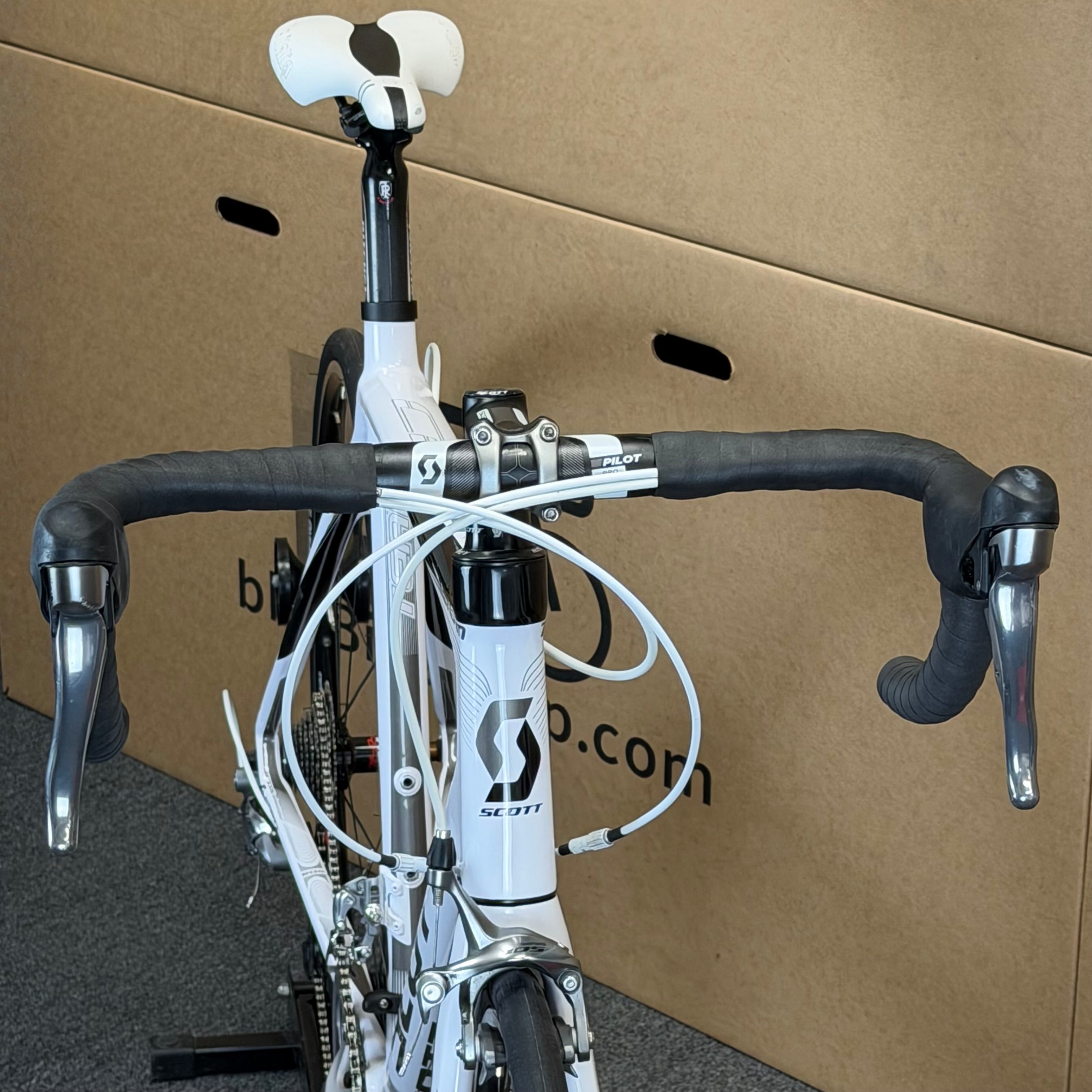 Scott CR1 Team ロードバイク Shimano 105 Used Scott CR1 Team, Shimano 105, Carbon Fiber Road Bike, 56cm
