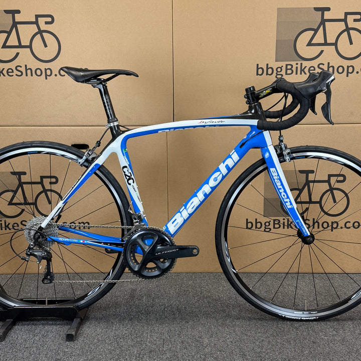 Used Bianchi Infinito, 11-speed Shimano Ultegra, Carbon Fiber Road Bike, 53cm