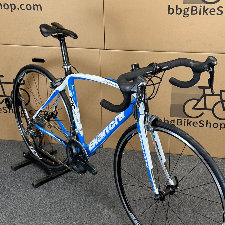 Used Bianchi Infinito, 11-speed Shimano Ultegra, Carbon Fiber Road Bike, 53cm