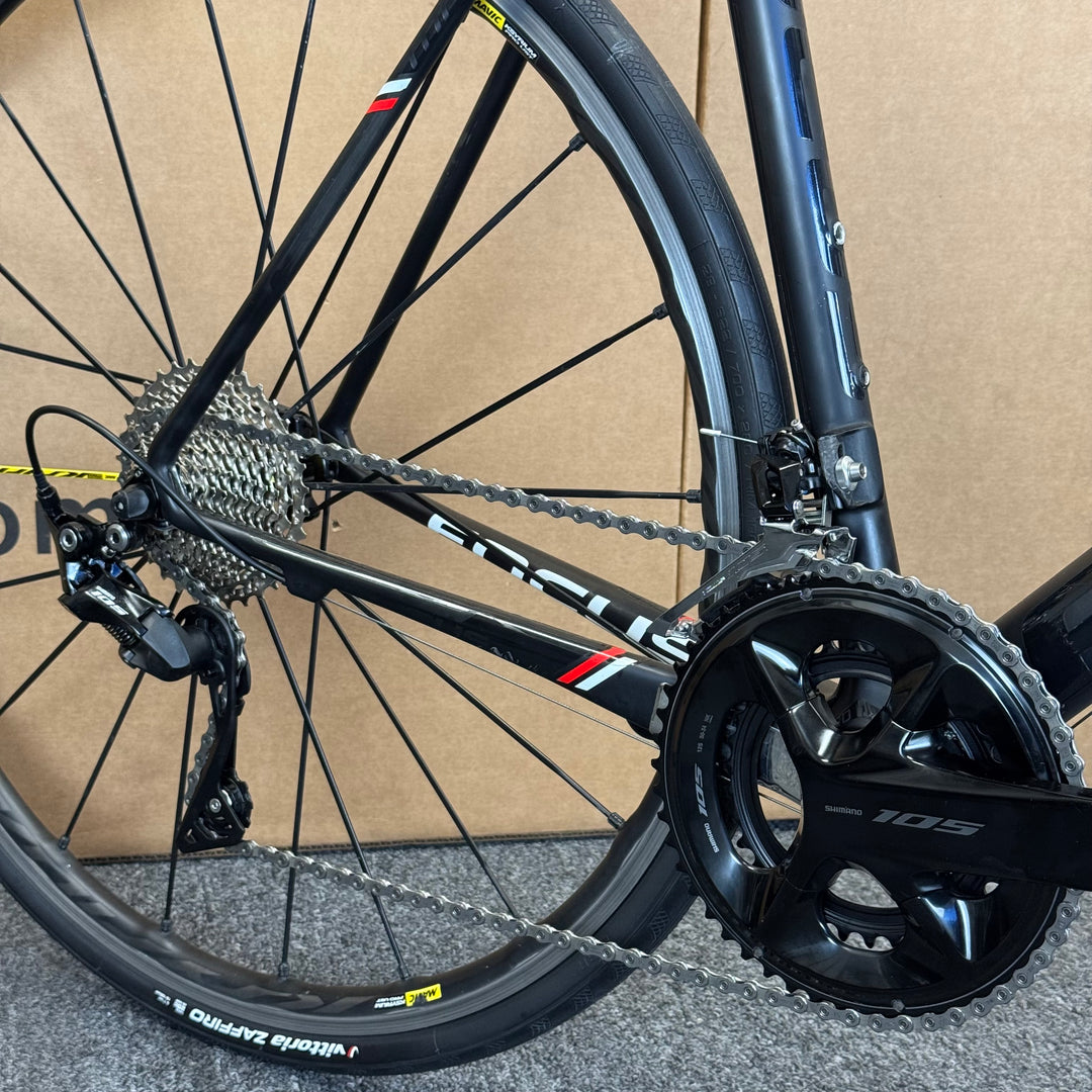 Used Focus Izalco Max, 11-speed Shimano 105, Carbon Fiber Road Bike-2015, 56cm