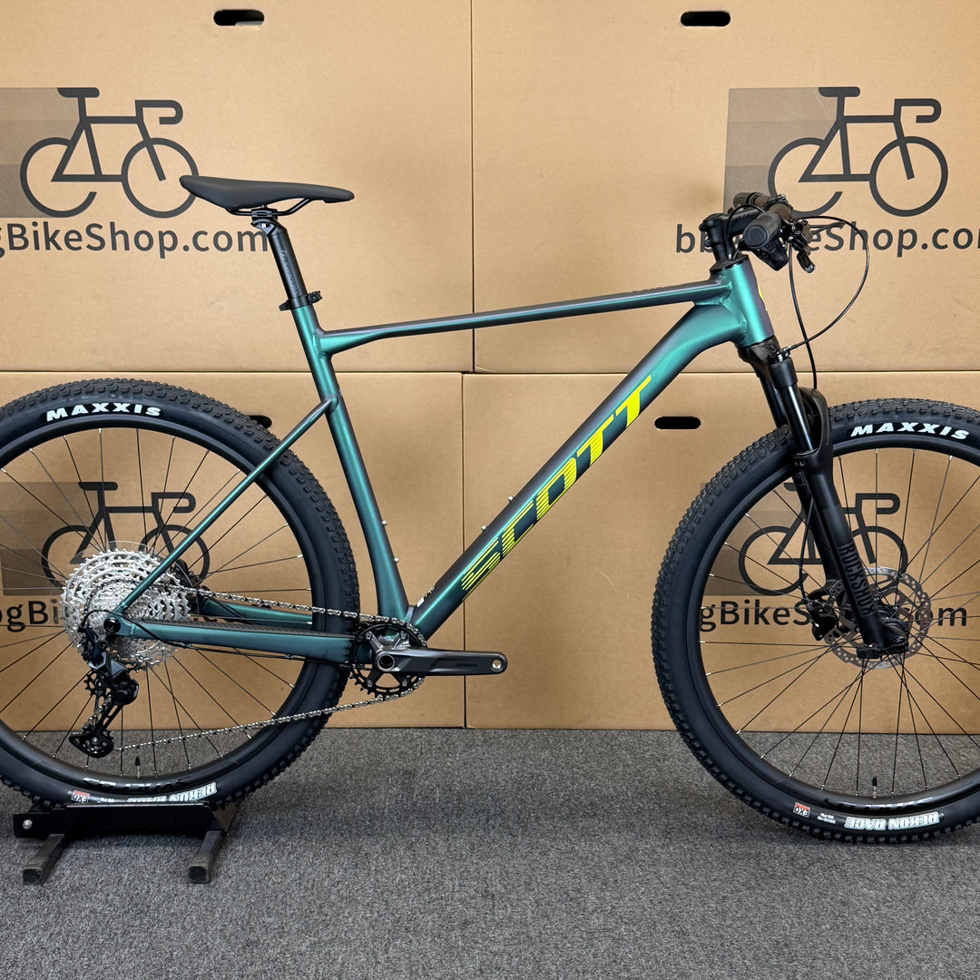 bicycle scott usa Spark RC Pro Bike Obsidian Purple / Carbon Black / XL The SCOTT Spark RC Pro carries the performance legacy of our most successful cross Bicycle Scott Bie Scott Usa