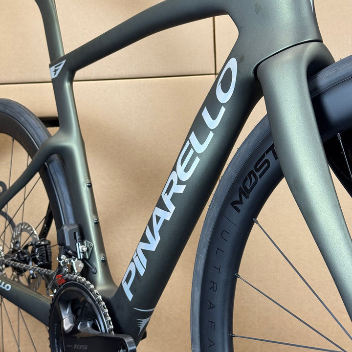 Demo Pinarello F5, 12-speed Shimano 105 Di2, Carbon Race Road Bike, 51.5 (54cm)