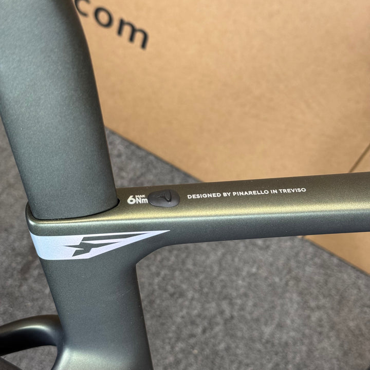 Demo Pinarello F5, 12-speed Shimano 105 Di2, Carbon Race Road Bike, 51.5 (54cm)