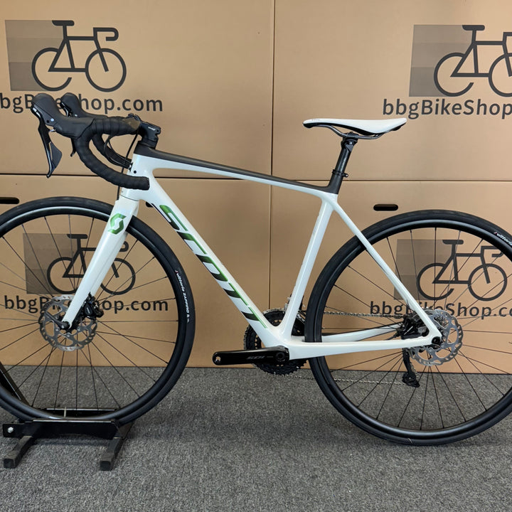 Used Scott Addict 20 Disc, 11-speed Shimano 105, Carbon Road Bike-2021, 52cm