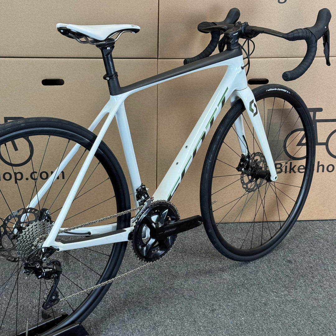 Used Scott Addict 20 Disc, 11-speed Shimano 105, Carbon Road Bike-2021, 52cm