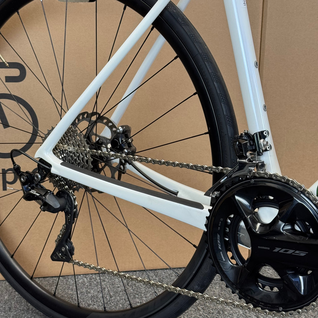 Used Scott Addict 20 Disc, 11-speed Shimano 105, Carbon Road Bike-2021, 52cm