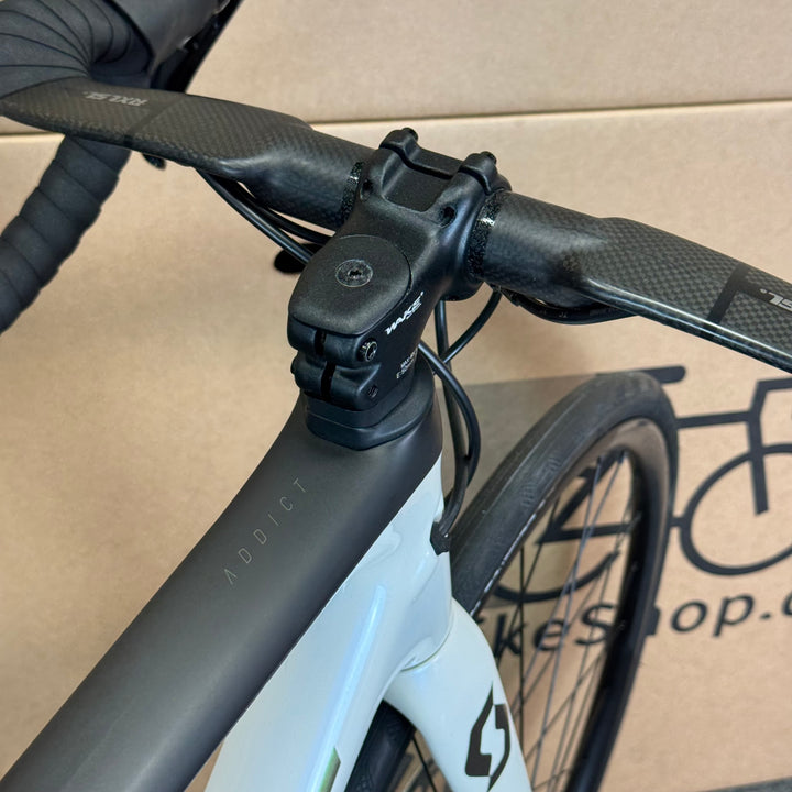 Used Scott Addict 20 Disc, 11-speed Shimano 105, Carbon Road Bike-2021, 52cm