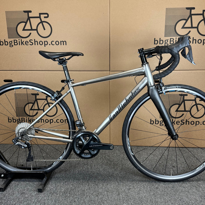52cm Van Nicholas Titanium Road Bike, Shimano Ultegra Di2 11-speed, Carbon Fork