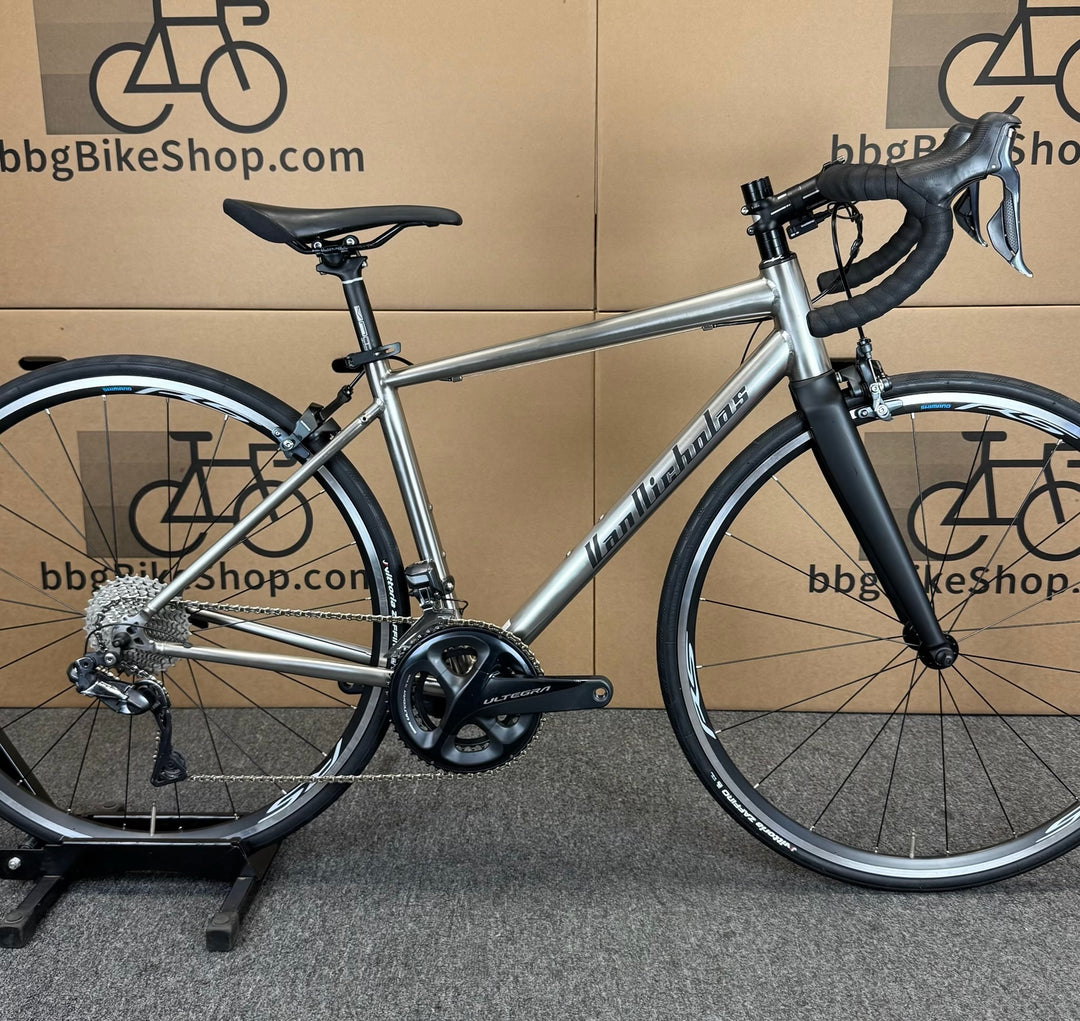 Van Nicholas Titanium Road Bike, Shimano Ultegra Di2 11-speed, Carbon Fork