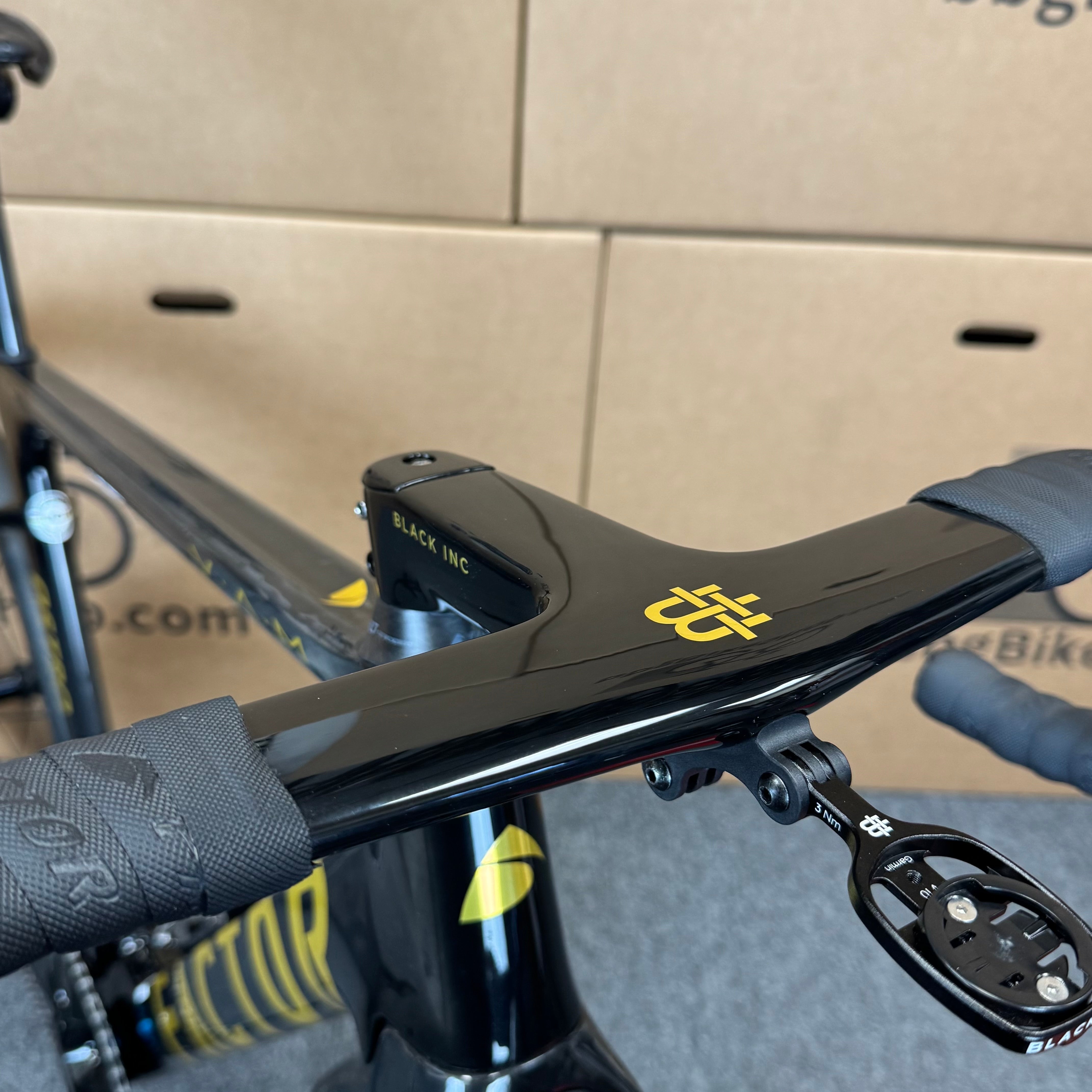Demo Factor Ostro VAM Brushed Gold Edition, Carbon Fiber