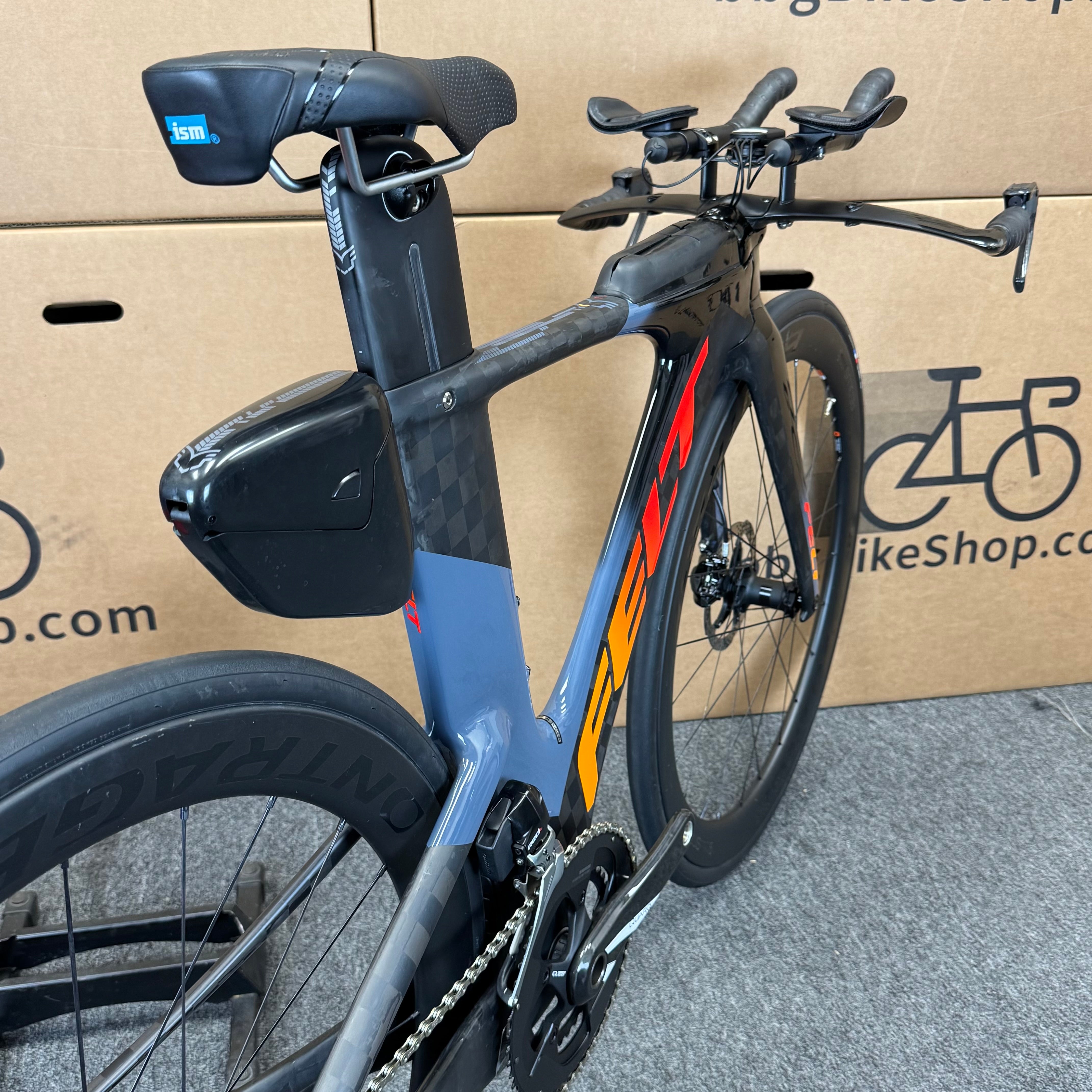 FELT IA2 フレームセット SRAM Red 2018年 トライアスロン 約300万円のモンスターバイク FELT IA2.0 の試乗車が入荷しま