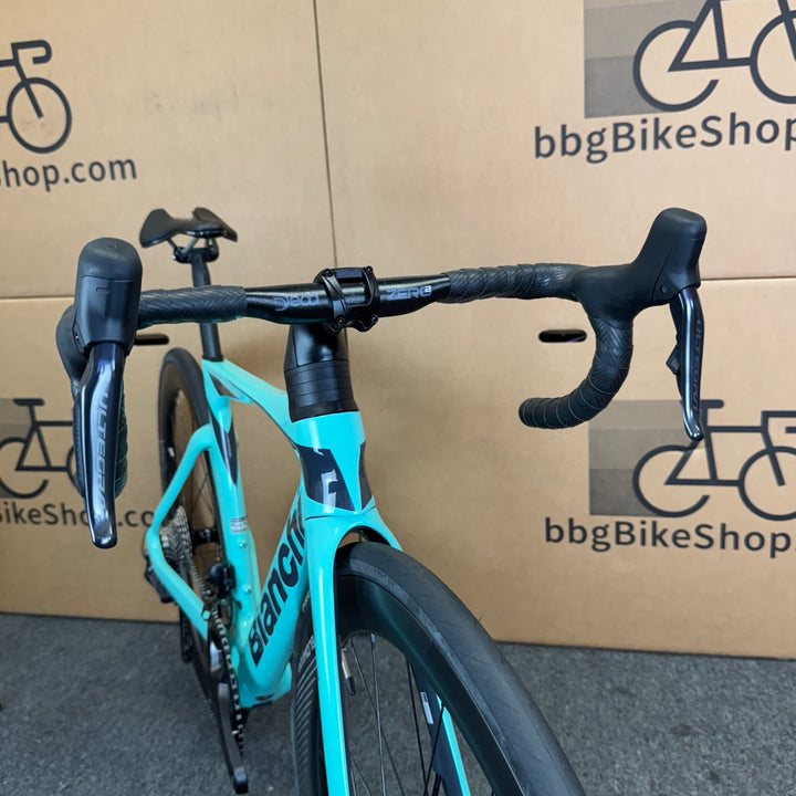 New Bianchi Oltre Comp, Ultegra Di2 12-speed, Carbon Fiber Road Bike-2024, 47cm