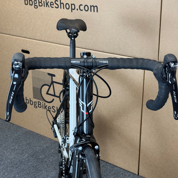 Used Felt Z1, 11-Speed Shimano 105, Carbon Fiber Road Bike-2011, 56cm