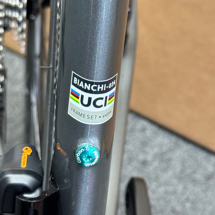 New Bianchi Oltre Comp, Ultegra Di2 12-speed, Carbon Fiber Road Bike-2024, 47cm
