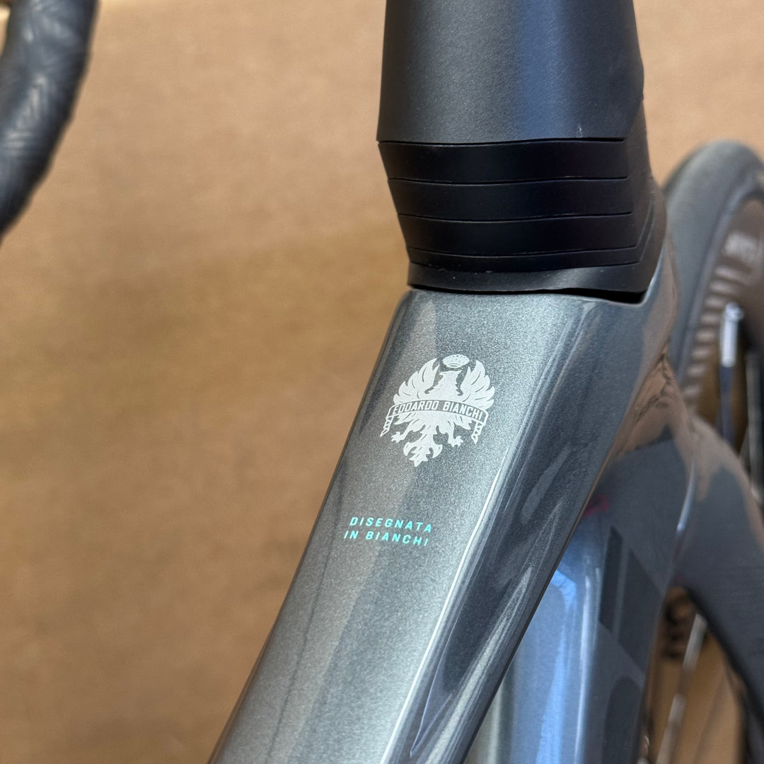 New Bianchi Oltre Comp, Ultegra Di2 12-speed, Carbon Fiber Road Bike-2024, 47cm