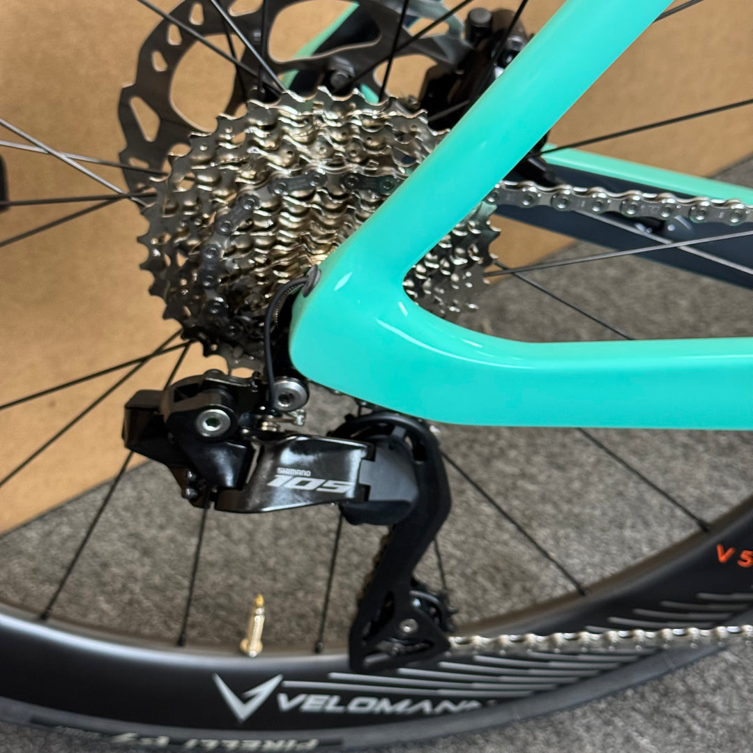 New Bianchi Oltre Comp, 12-speed Shimano 105, Carbon Fiber Road Bike-2024, 59cm