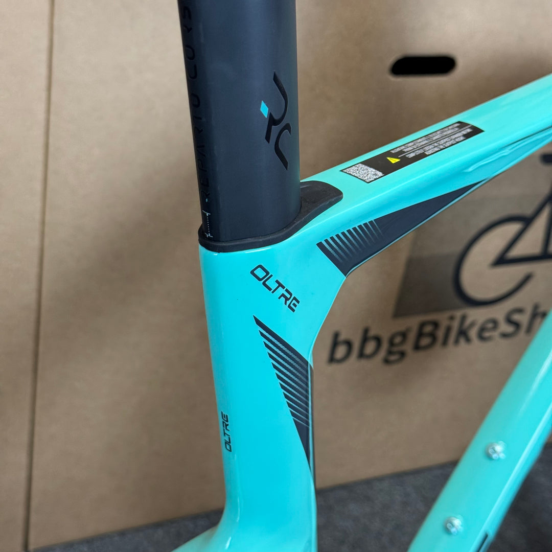 New Bianchi Oltre Comp, 12-speed Shimano 105, Carbon Fiber Road Bike-2024, 59cm