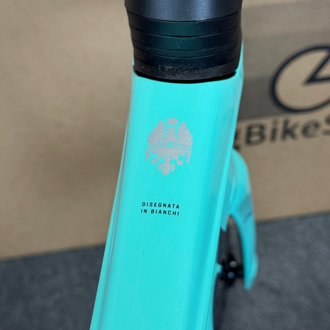 New Bianchi Oltre Comp, 12-speed Shimano 105, Carbon Fiber Road Bike-2024, 59cm