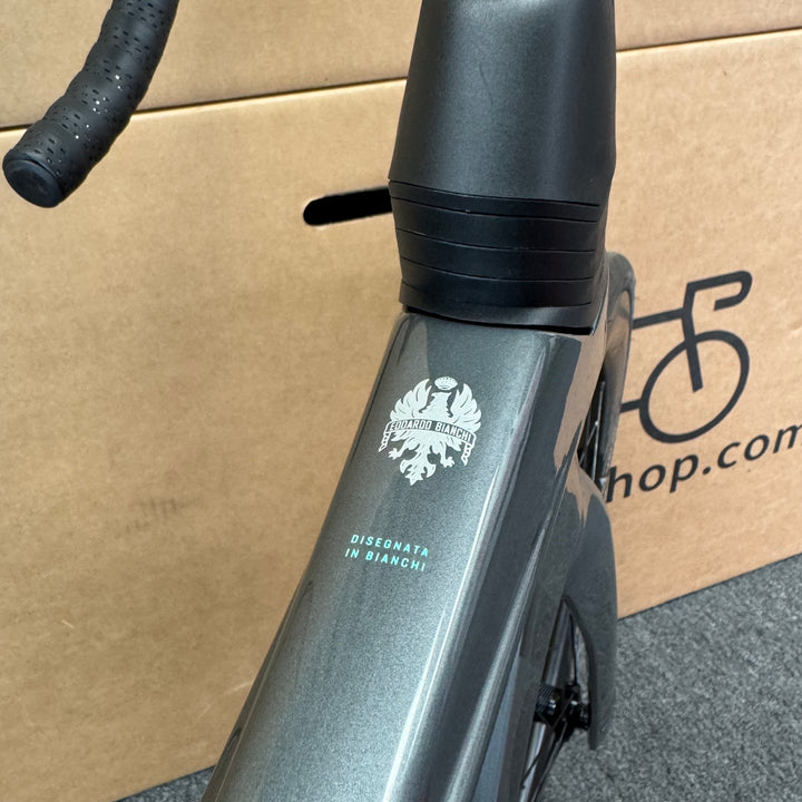 New Bianchi Oltre Comp, Ultegra Di2 12-speed, Carbon Fiber Road Bike-2024, 57cm