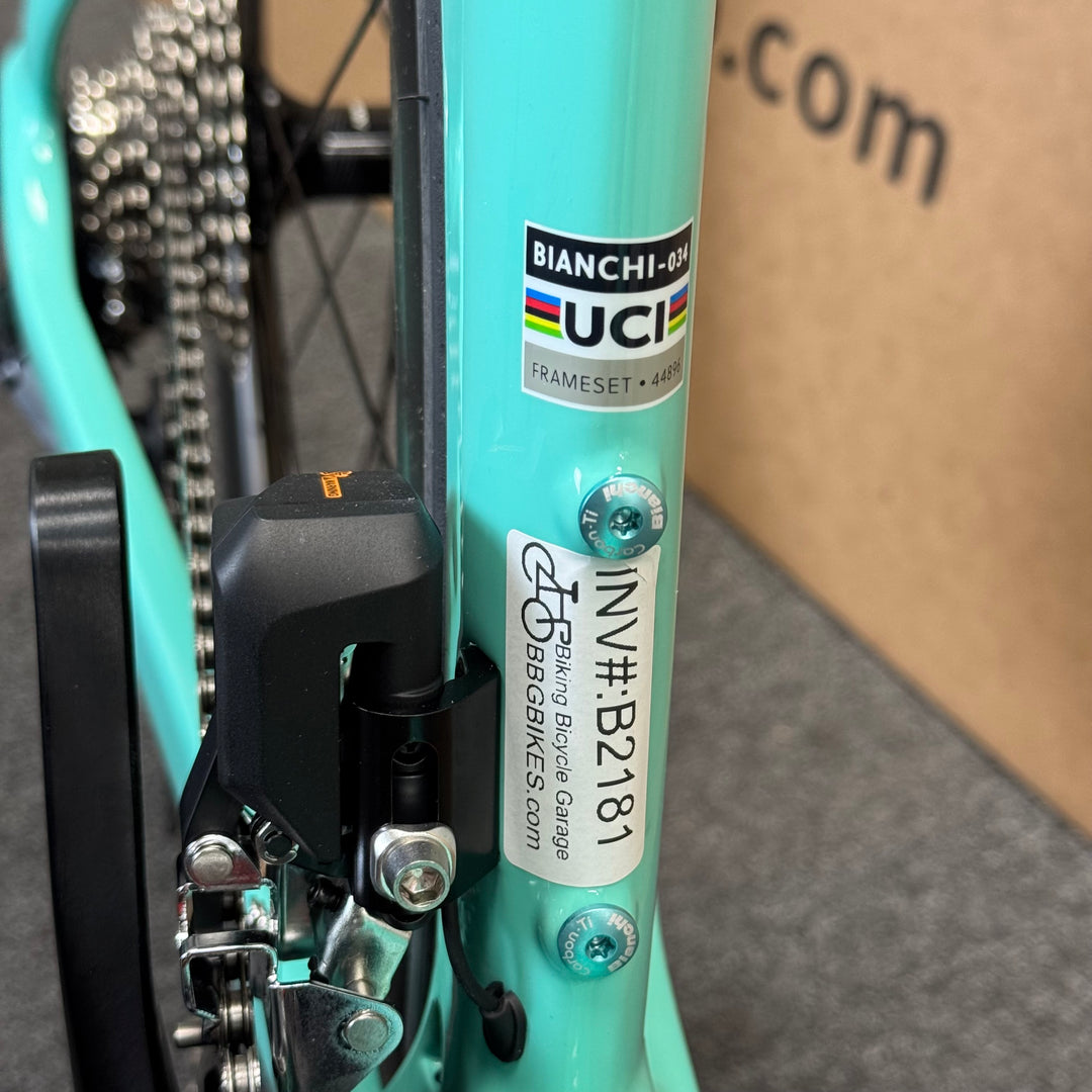 New Bianchi Oltre Comp, 12-speed Shimano 105, Carbon Fiber Road Bike-2024, 50cm