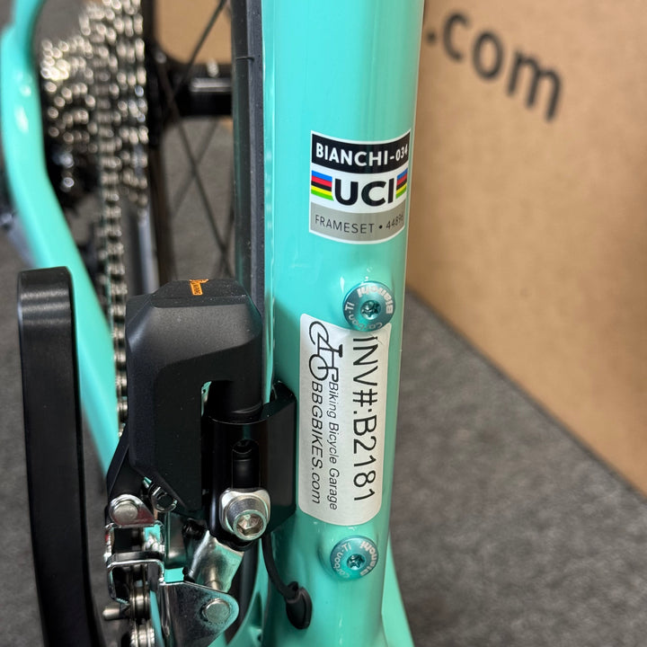 New Bianchi Oltre Comp, 12-speed Shimano 105, Carbon Fiber Road Bike-2024, 50cm